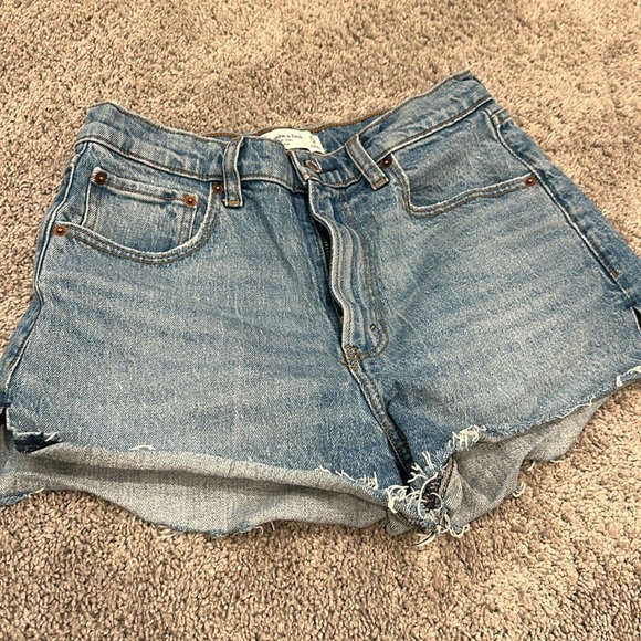 Abercrombie & Fitch Light Medium High Rise Mom Short (size 27/4) - Picture 7 of 9